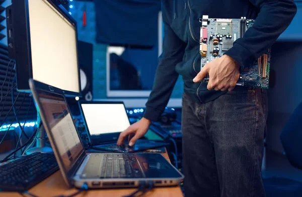 depositphotos_317464012-stock-photo-computer-engineer-holds-motherboard-network depositphotos_317464012-stock-photo-computer-engineer-holds-motherboard-network